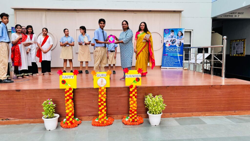 Celebrating Guru Purnima 2025 with love and gratitude – students at Podar Learn School express heartfelt appreciation to their teachers.